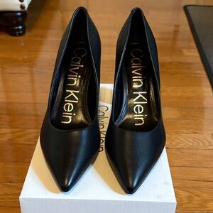 NIB Women’s Calvin Klein Jasmine Black Pumps